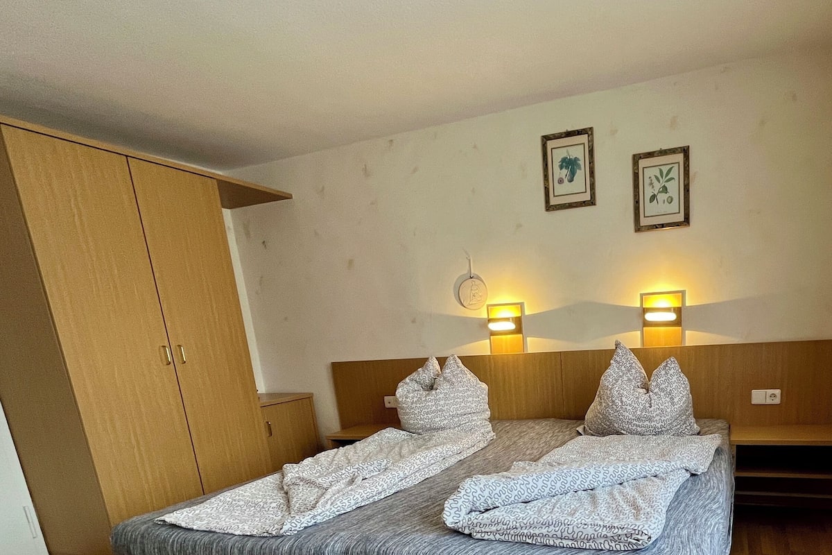 Basic Double Room, Non Smoking | Desk, free WiFi, bed sheets