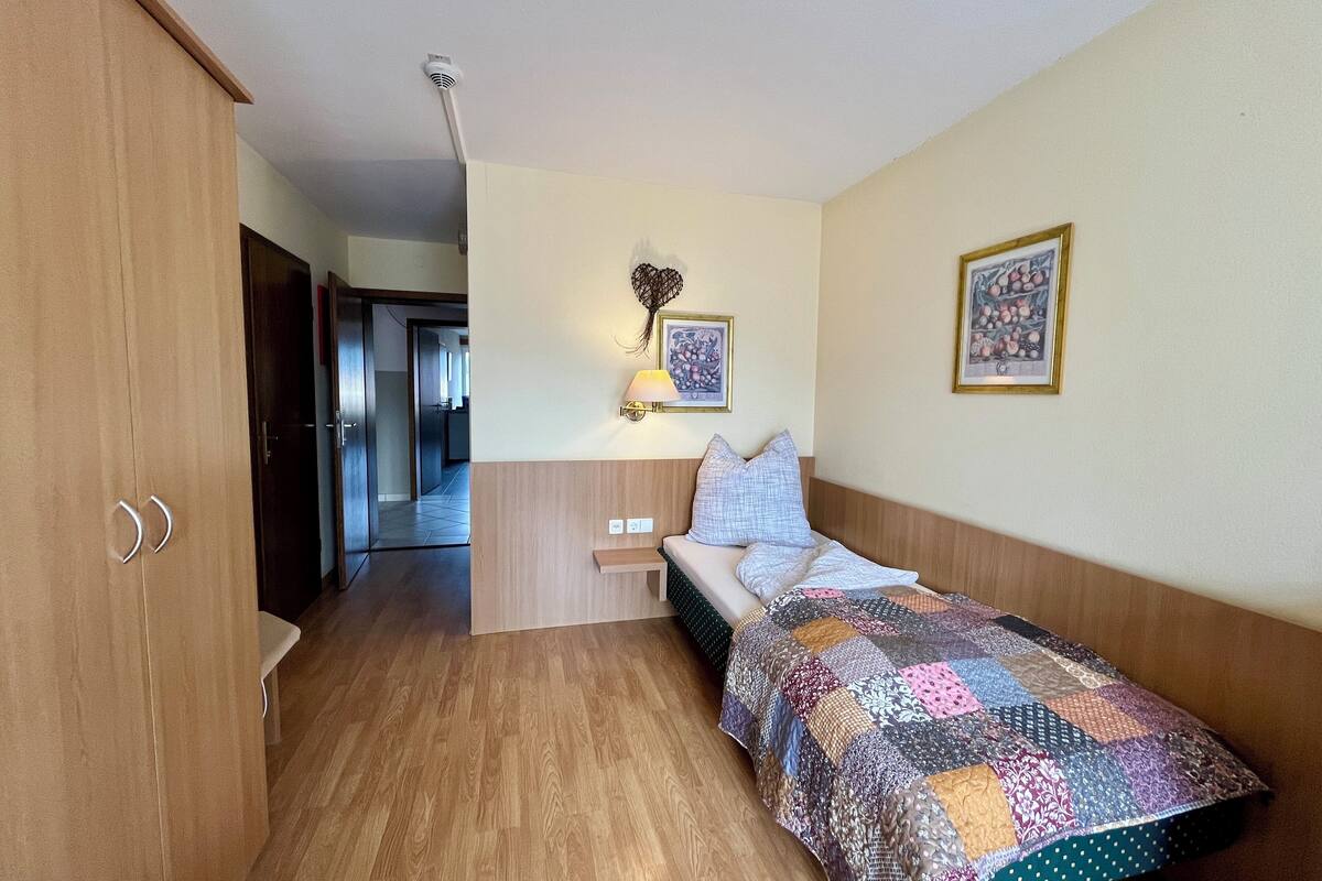 Basic Twin Room | 1 bedroom, desk, free WiFi, bed sheets
