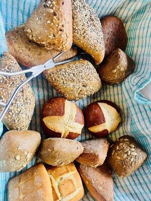 Petit déjeuner buffet servi tous les jours en supplément
