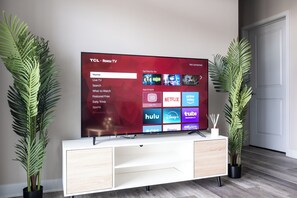 Interior - Luxe Escape Near DT Indy (Whitestown)