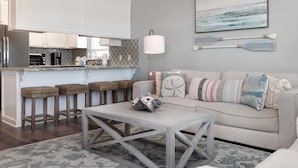 Living area - Ellen's Castle (Port St. Joe)