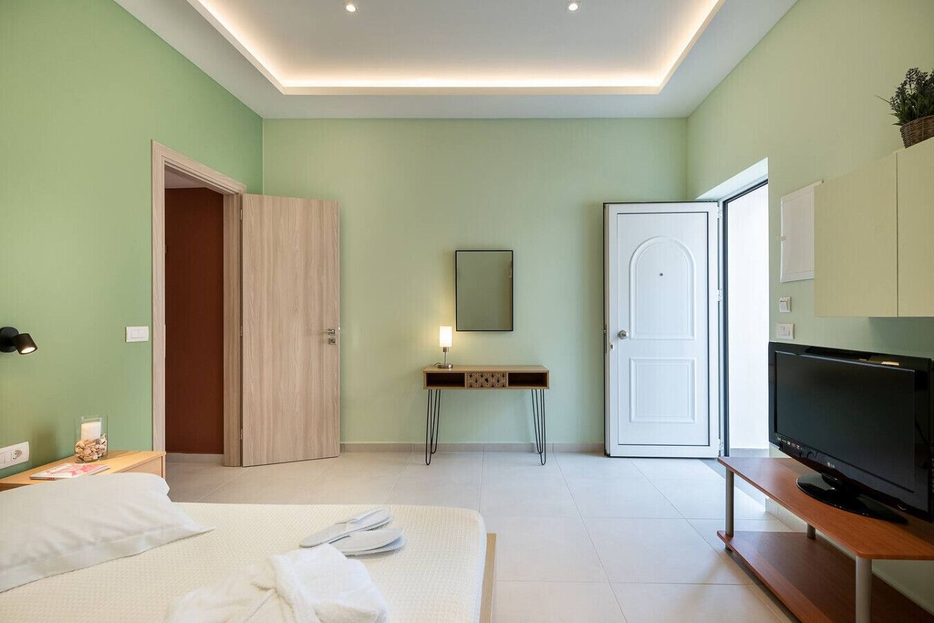 1 bedroom, desk, iron/ironing board, travel cot