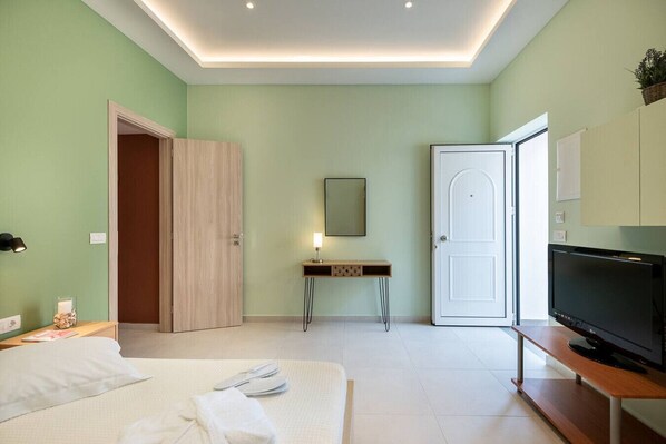 1 Schlafzimmer, Schreibtisch, Bügeleisen/Bügelbrett, Reisekinderbett