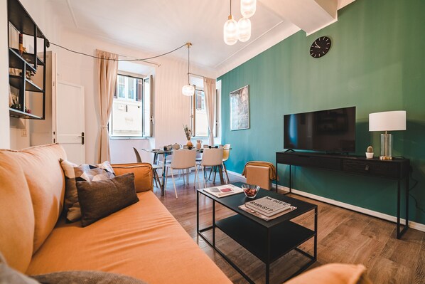 Smart TV, DVD player, books, stereo