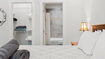 1 bedroom, desk, iron/ironing board, WiFi