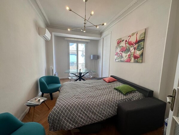 2 bedrooms, iron/ironing board, WiFi, bed sheets