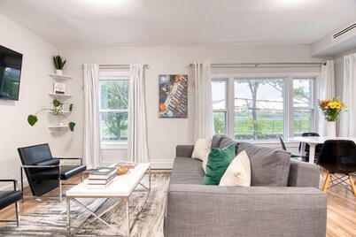 Luxury New-Build 2BR w King Bed, Designer Finishes + Ultra-Fast WiFi & AC