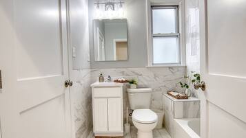 Secador de pelo y toallas