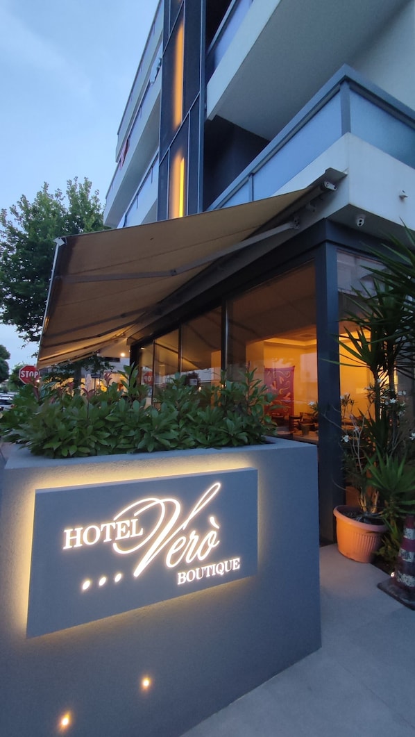 Front of property - RICCIONE BEACH HOTEL-VERO' BOUTIQUE HTL (Riccione)