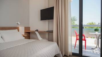 Zimmersafe, Schreibtisch, laptopgeeigneter Arbeitsplatz