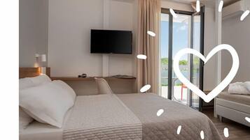 Comfort Triple Room | In-room safe, desk, laptop workspace, soundproofing