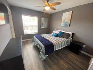 3 bedrooms, iron/ironing board, WiFi, bed sheets