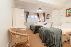 3 bedrooms, iron/ironing board, free WiFi, bed sheets