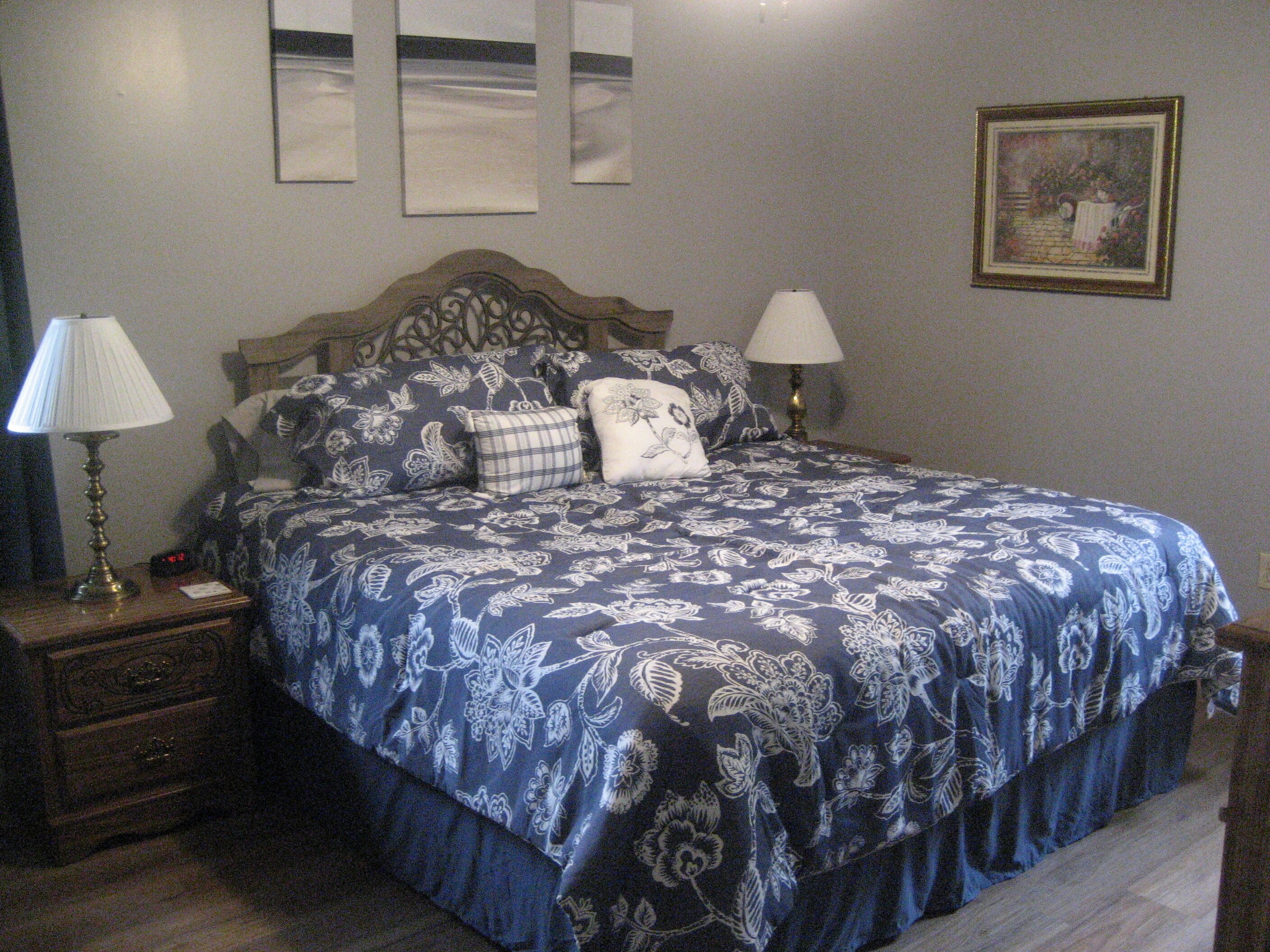 3 quartos, ferros/tábuas de passar roupa, berço de viagem