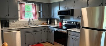 The Mammoth Cave House, 3BR, 2 bath with 5 beds and VERY near Mammoth Cave