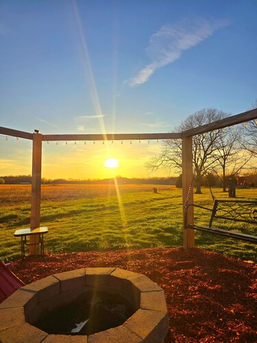 The Mammoth Cave House, 3BR, 2 bath with 5 beds and VERY near Mammoth Cave