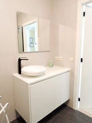 Apartment | Bathroom - Apartment Near Epernayplein, Family-friendly Stay (Middelkerke)