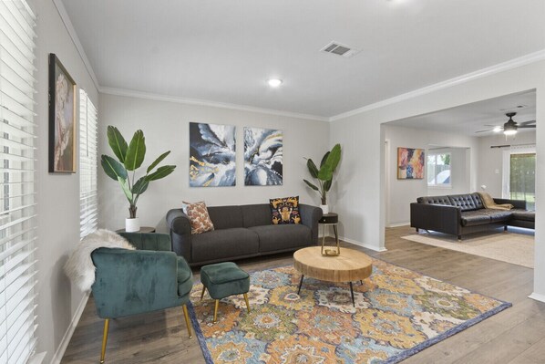 智能电视、壁炉