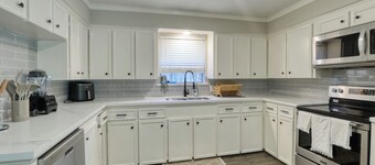 Charming 3-bedroom house in terrific Houston with AC, WiFi
