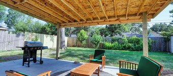 Charming 3-bedroom house in terrific Houston with AC, WiFi