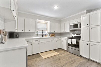 Charming 3-bedroom house in terrific Houston with AC, WiFi