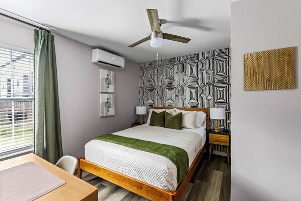 2 bedrooms, desk, iron/ironing board, WiFi