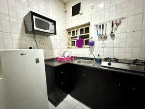 Fridge, microwave, stovetop, electric kettle