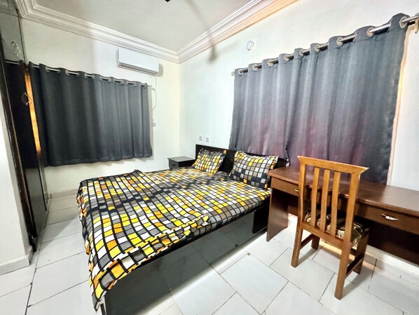 1 habitación, escritorio, wifi gratis y ropa de cama 