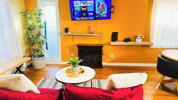 TV, fireplace
