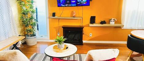 TV, fireplace