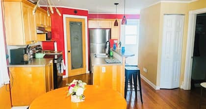 Cozy 2BER Home Near Commonwealth Stadium