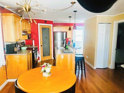 Cozy 2BER Home Near Commonwealth Stadium