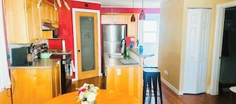 Cozy 2BER Home Near Commonwealth Stadium