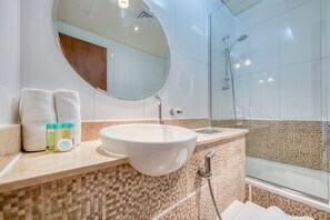 Estúdio, 1 quarto, sacada, vista para a cidade | Banheiro