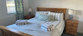 CENTRAL PORTBALLINTRAE coastal bungalow. 