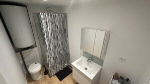 Shower, towels, soap, toilet paper - 2chambres • 6 people - Near beach / cap blanc nez (Calais)
