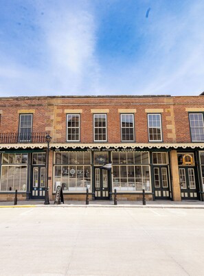 Exterior - Downtown's Best View at Howdle's Retreat (Mineral Point)