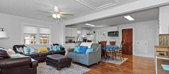 Waterfront Escape- 3BR Coastal Cottage w/ Boat Launch & Near Niantic Main Street