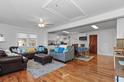 Waterfront Escape- 3BR Coastal Cottage w/ Boat Launch & Near Niantic Main Street