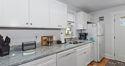 Waterfront Escape- 3BR Coastal Cottage w/ Boat Launch & Near Niantic Main Street