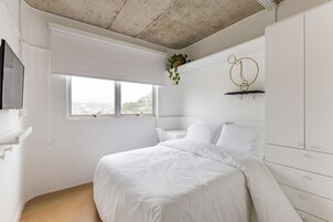 Espacio para trabajar con laptop y wifi gratis 