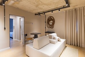 صورة غير مصنفة، 2 من 35، زرّ