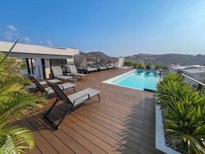 A rooftop pool area with lounge chairs and a clear view of the cityscape. - Elegant studio just steps from the beach! Perfect location, exclusive amenities (Bahía de Santa Cruz Huatulco)