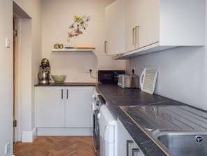 Dishwasher, highchair - Steps from the sand, moments from the fun. (Blackpool)