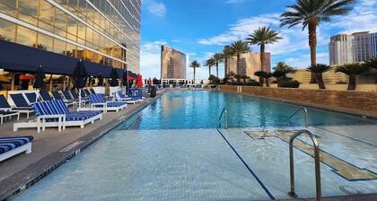 1-bedroom condo in luxury Trump International resort, walk to Las Vegas Strip