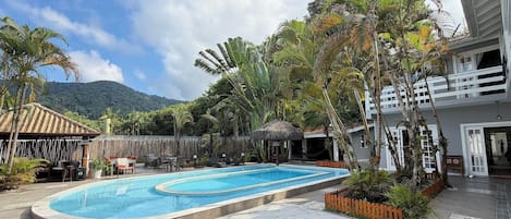 Villa | Piscina | Una piscina al aire libre