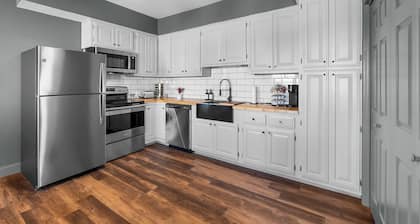 Downtown Cape 2 Bdrm/2 Bath Apt, Cozy & Walkable