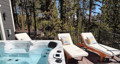 Shadow Mountain Chalet • Lake Views • Hot Tub • Sauna • Family Friendly