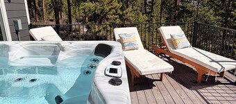 Shadow Mountain Chalet • Lake Views • Hot Tub • Sauna • Family Friendly