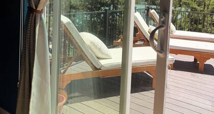 Shadow Mountain Chalet • Lake Views • Hot Tub • Sauna • Family Friendly